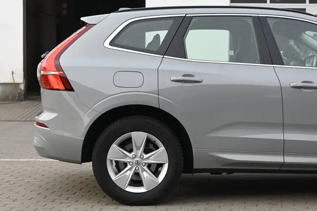 Volvo XC60 view 8