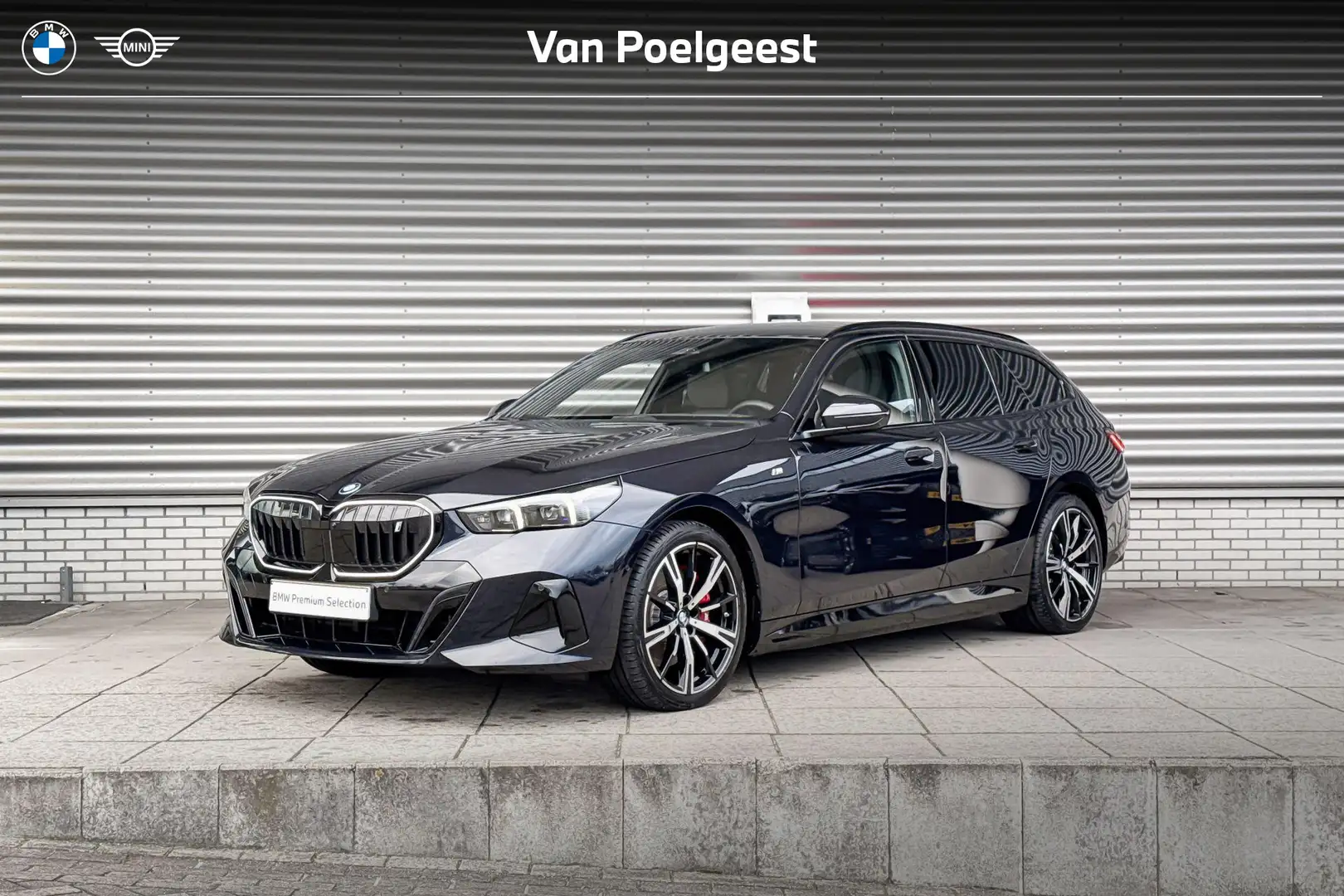 BMW i5 Touring xDrive40 M Sportpakket Pro / Innovation Pa Zwart - 1