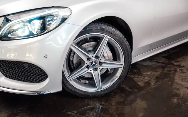 Mercedes-Benz C Class view 5
