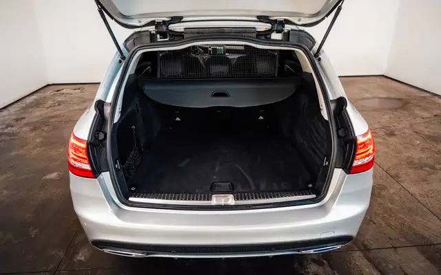 Mercedes-Benz C Class view 9
