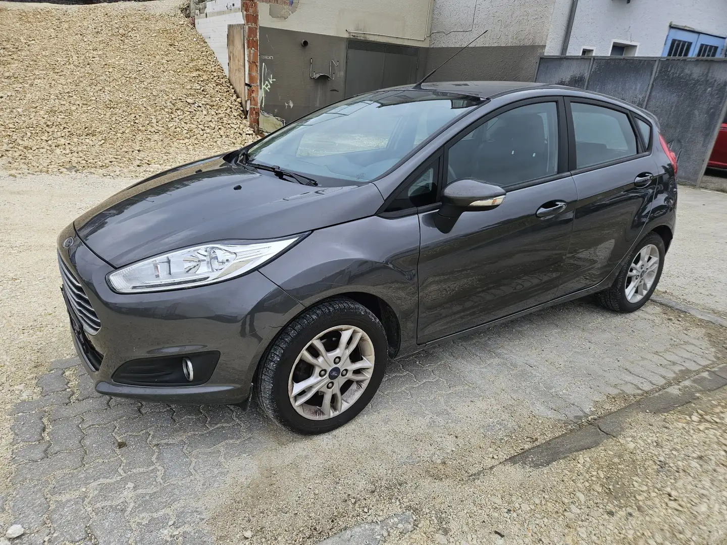 Ford Fiesta Trend Grau - 2
