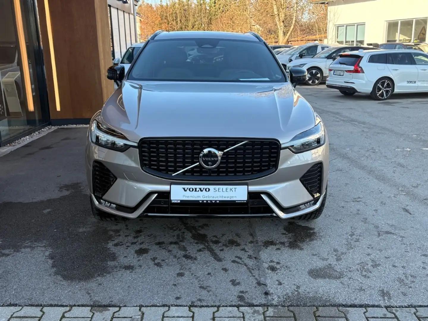 Volvo XC60 Ultimate Dark 2WD HUD AD Leder Digitales Cockpit M Grau - 2