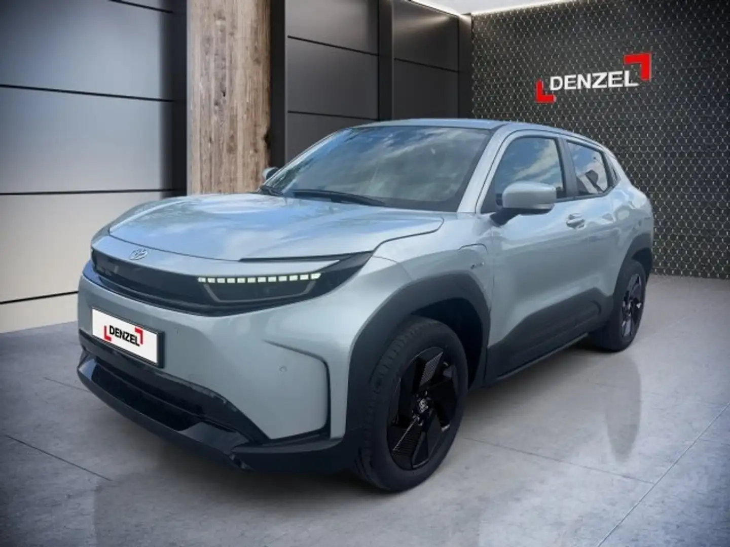 Toyota Urban Cruiser BEV 4x2 Teamplayer 128kW Silber - 1