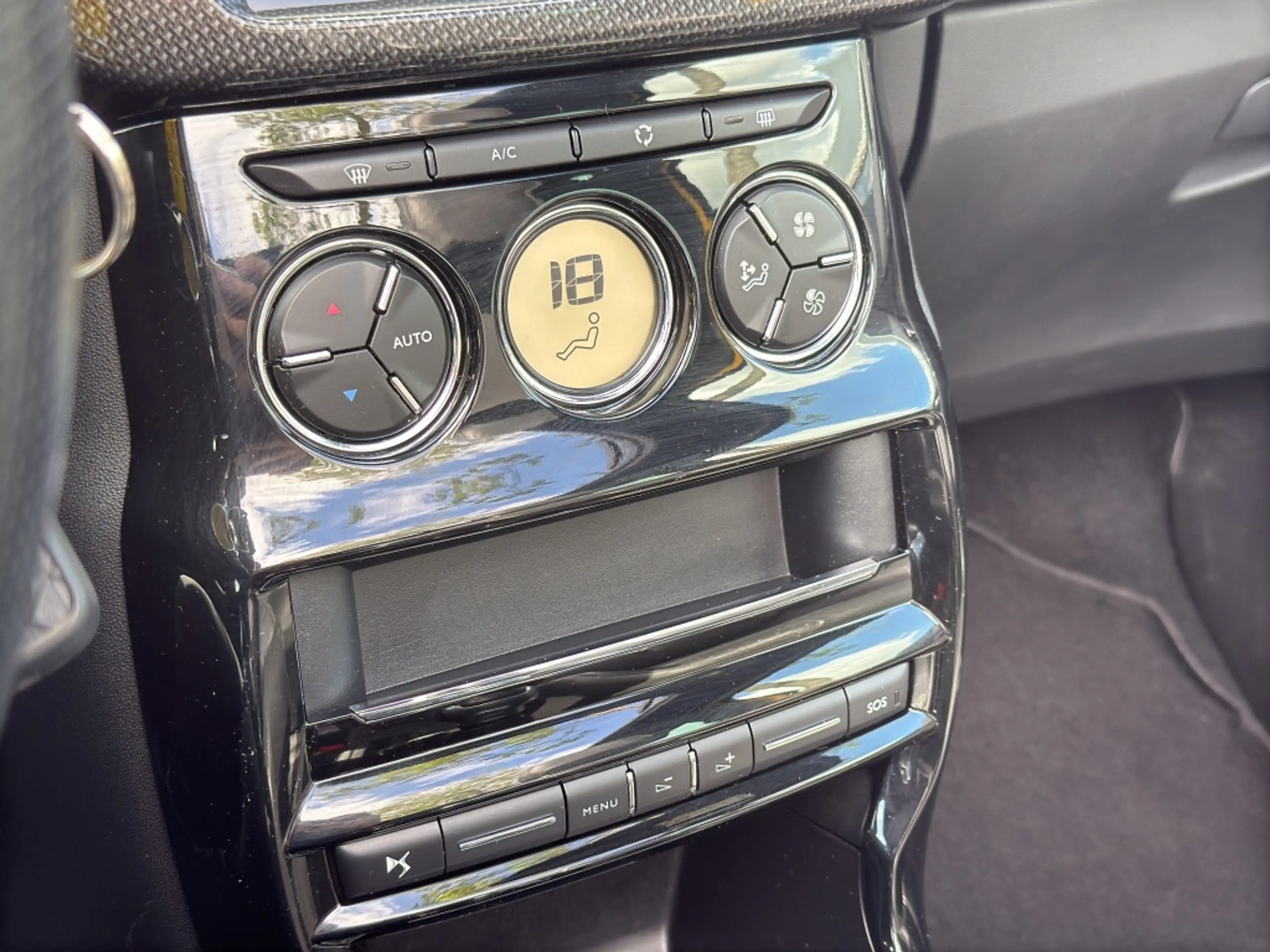 DS Automobiles DS 3 Cabrio 1.2 PureTech So Chic — photo 14