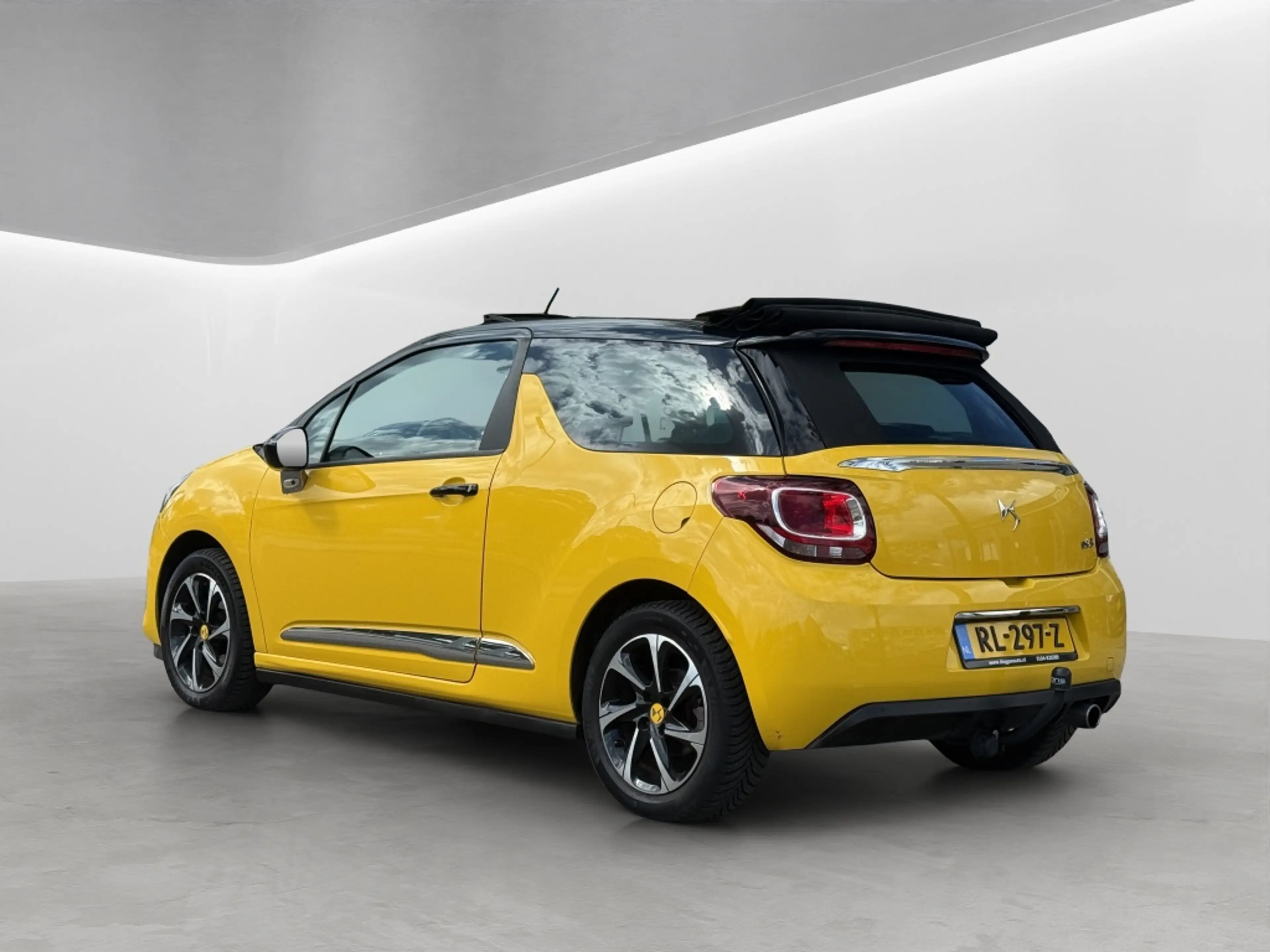 DS Automobiles DS 3 Cabrio 1.2 PureTech So Chic — photo 4