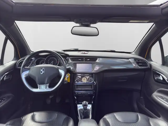 DS Automobiles DS 3 view 2