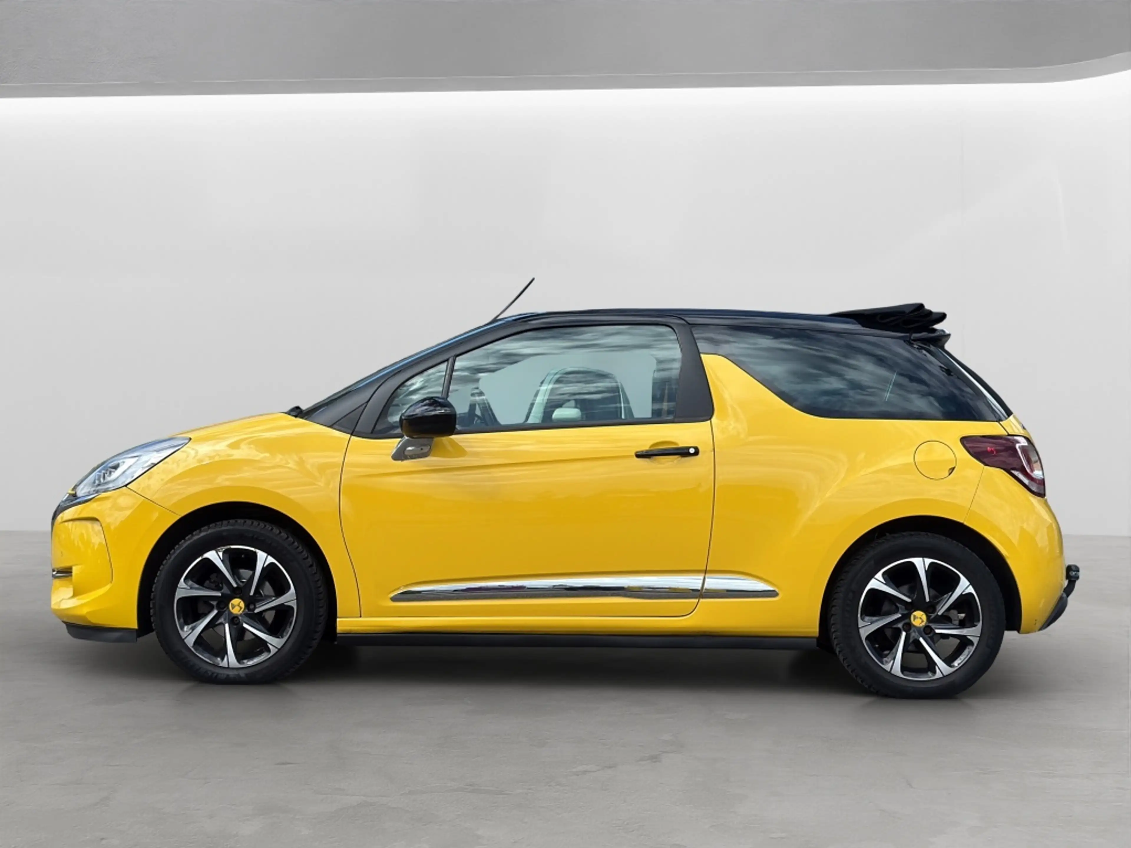 DS Automobiles DS 3 Cabrio 1.2 PureTech So Chic — photo 3