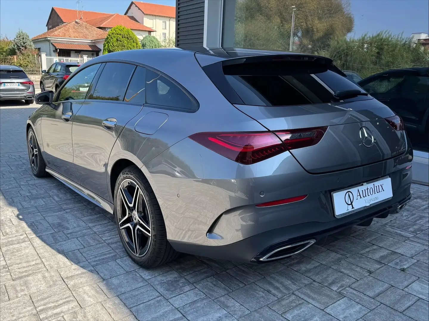 Mercedes-Benz CLA 200 Shooting Brake AMG Line Premium auto Gris - 2