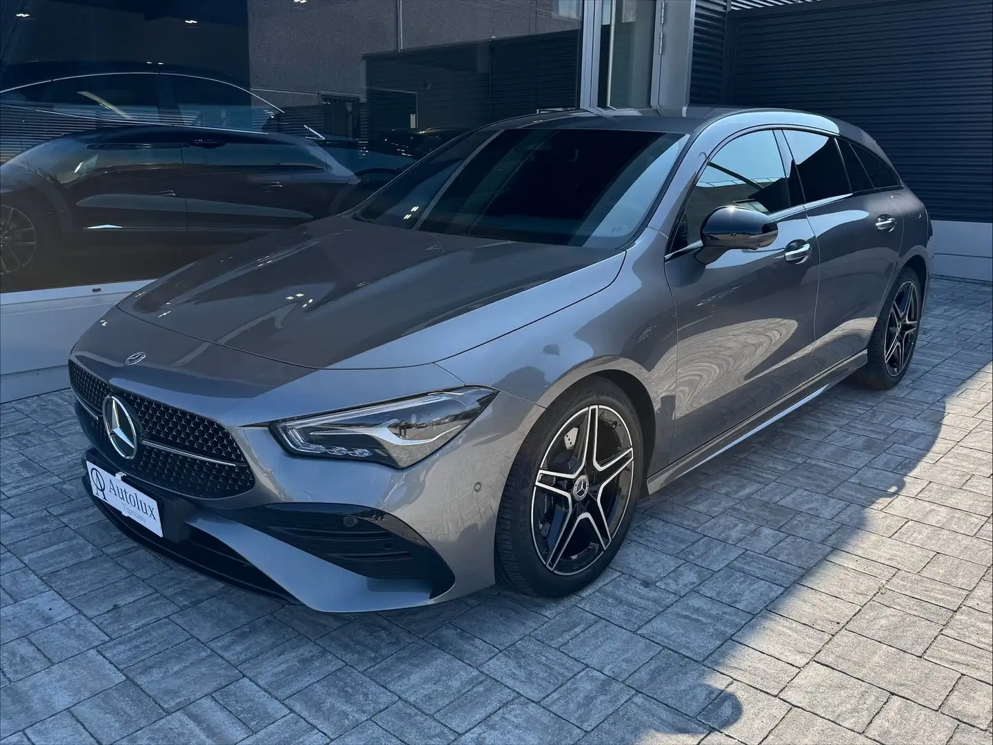 Mercedes-Benz CLA 200 Shooting Brake AMG Line Premium auto Gris - 1