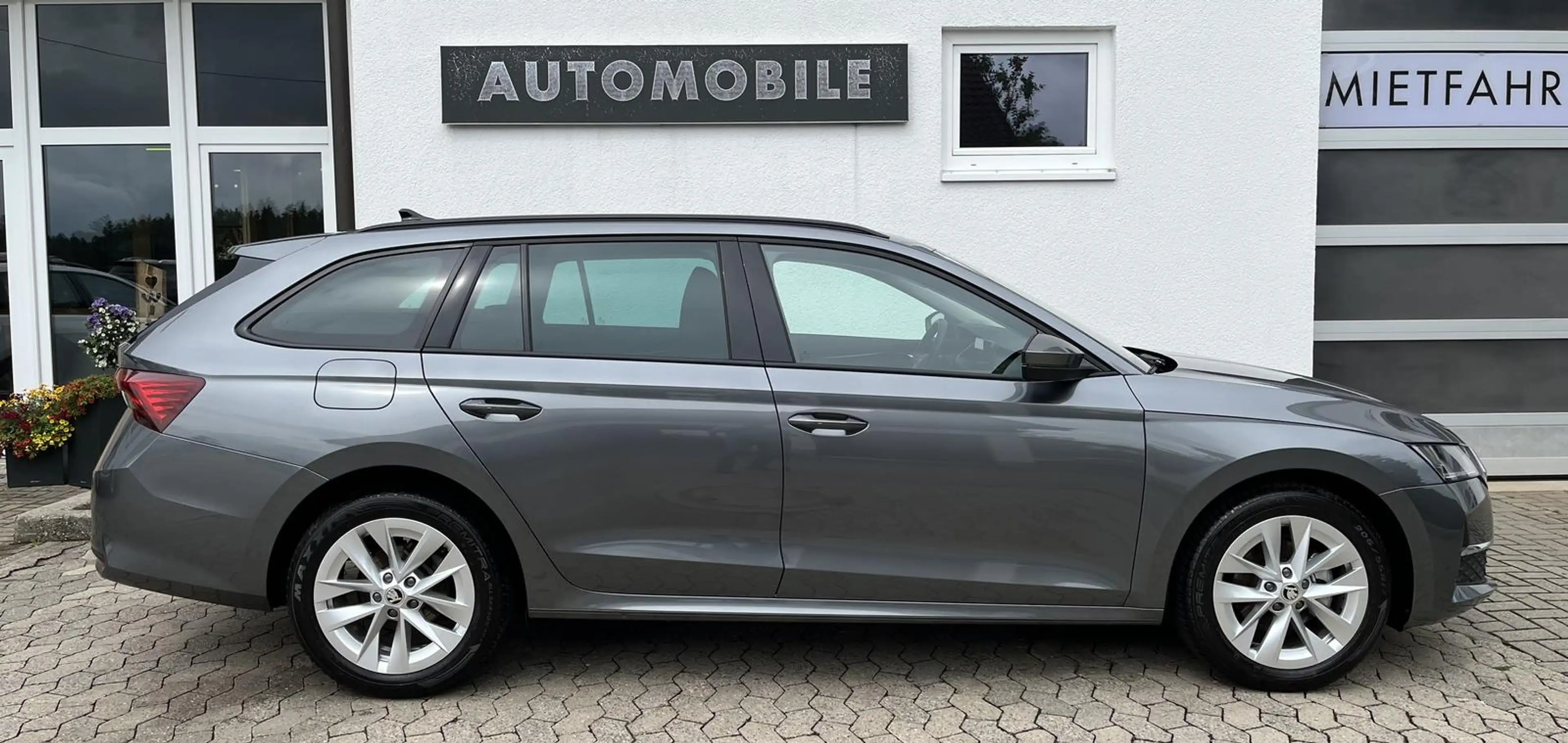 Skoda Octavia 2.0 TDI DSG Selection NAVI LED AHK ACC — photo 5