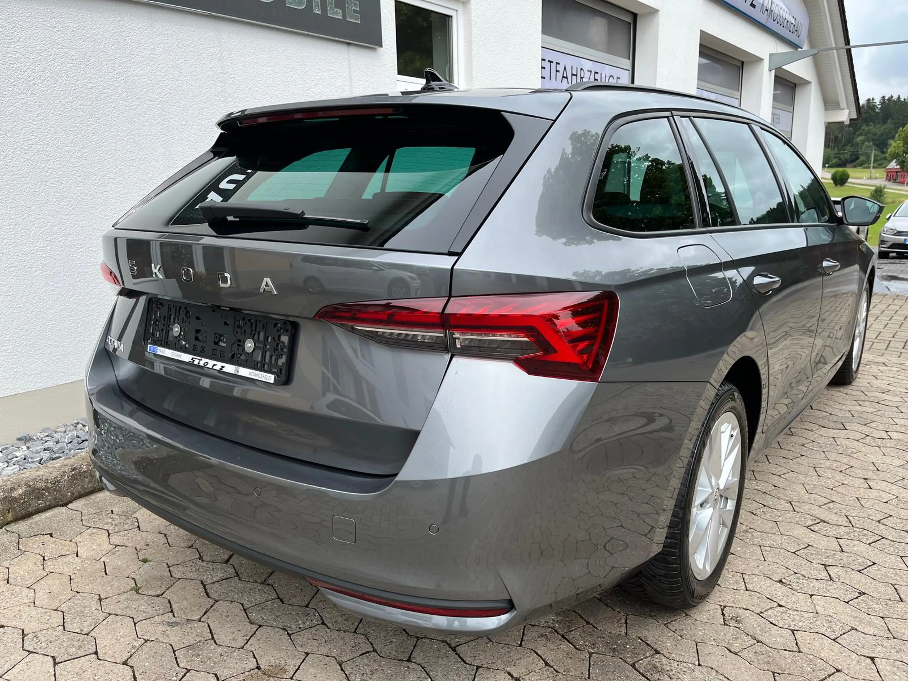 Skoda Octavia 2.0 TDI DSG Selection NAVI LED AHK ACC — photo 7