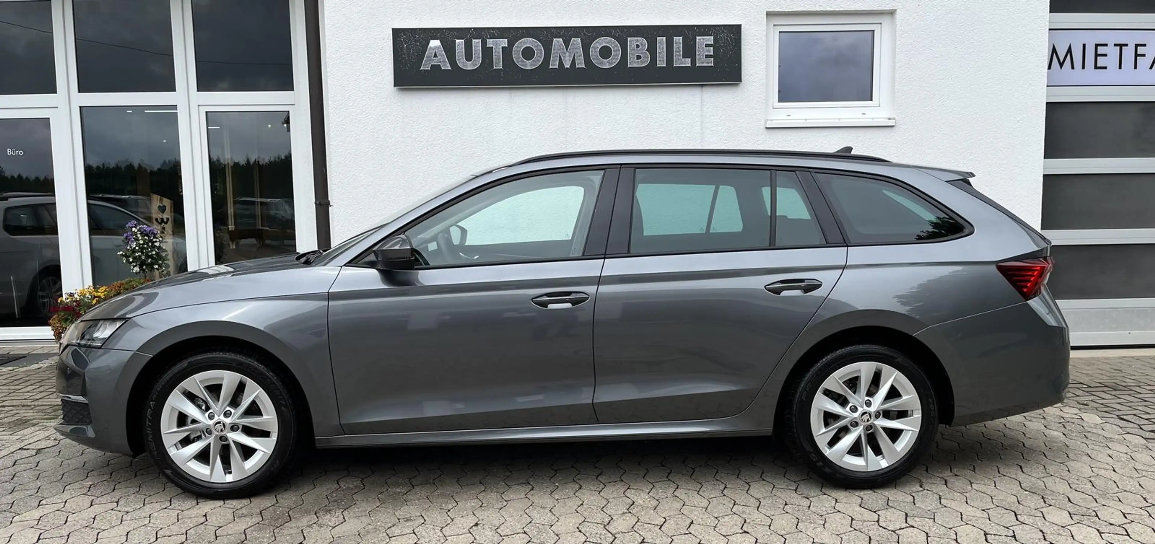 Skoda Octavia 2.0 TDI DSG Selection NAVI LED AHK ACC — photo 6