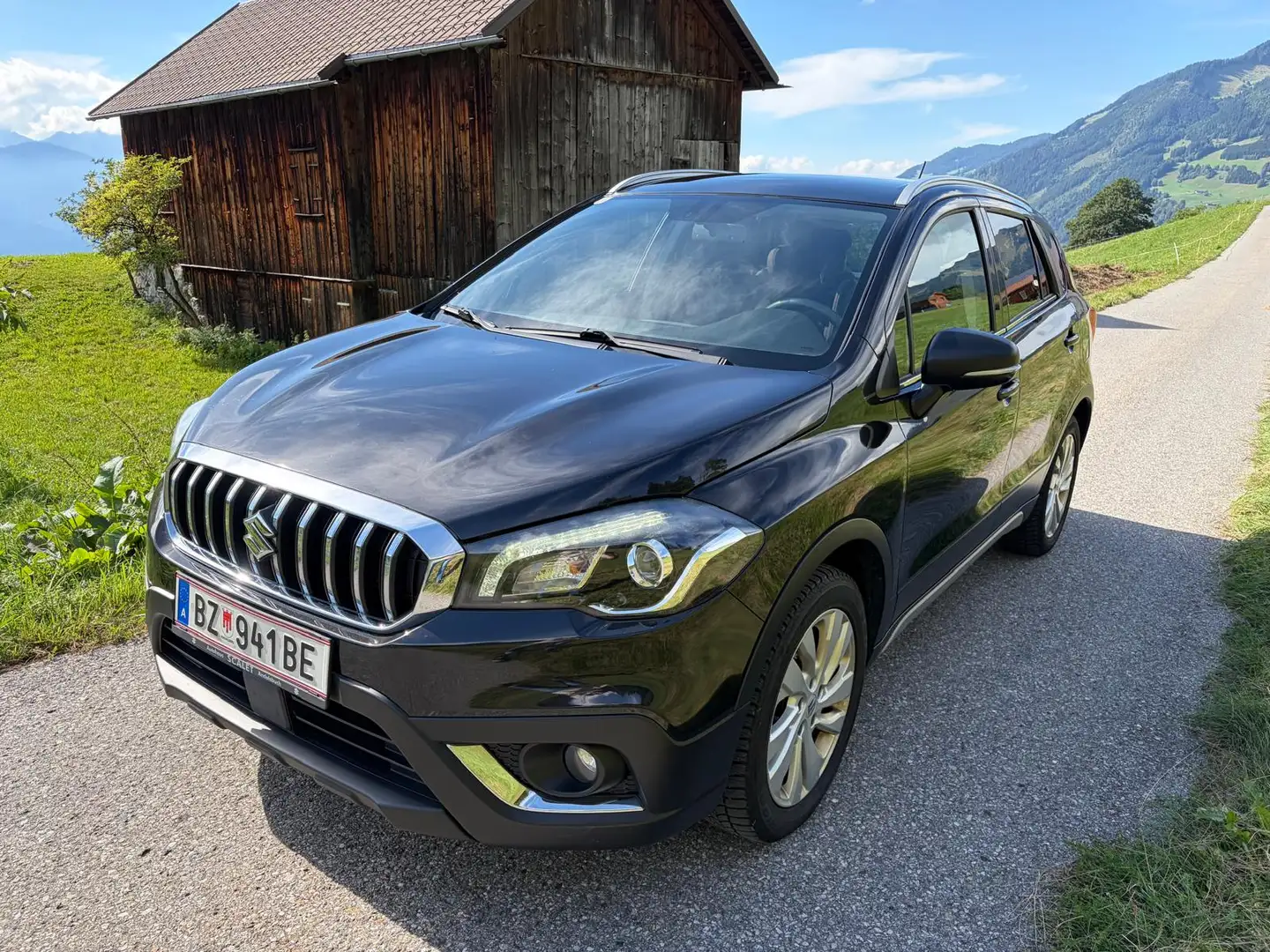 Suzuki SX4 S-Cross SX4 S-Cross 1,0 DITC 4WD shine shine Schwarz - 1