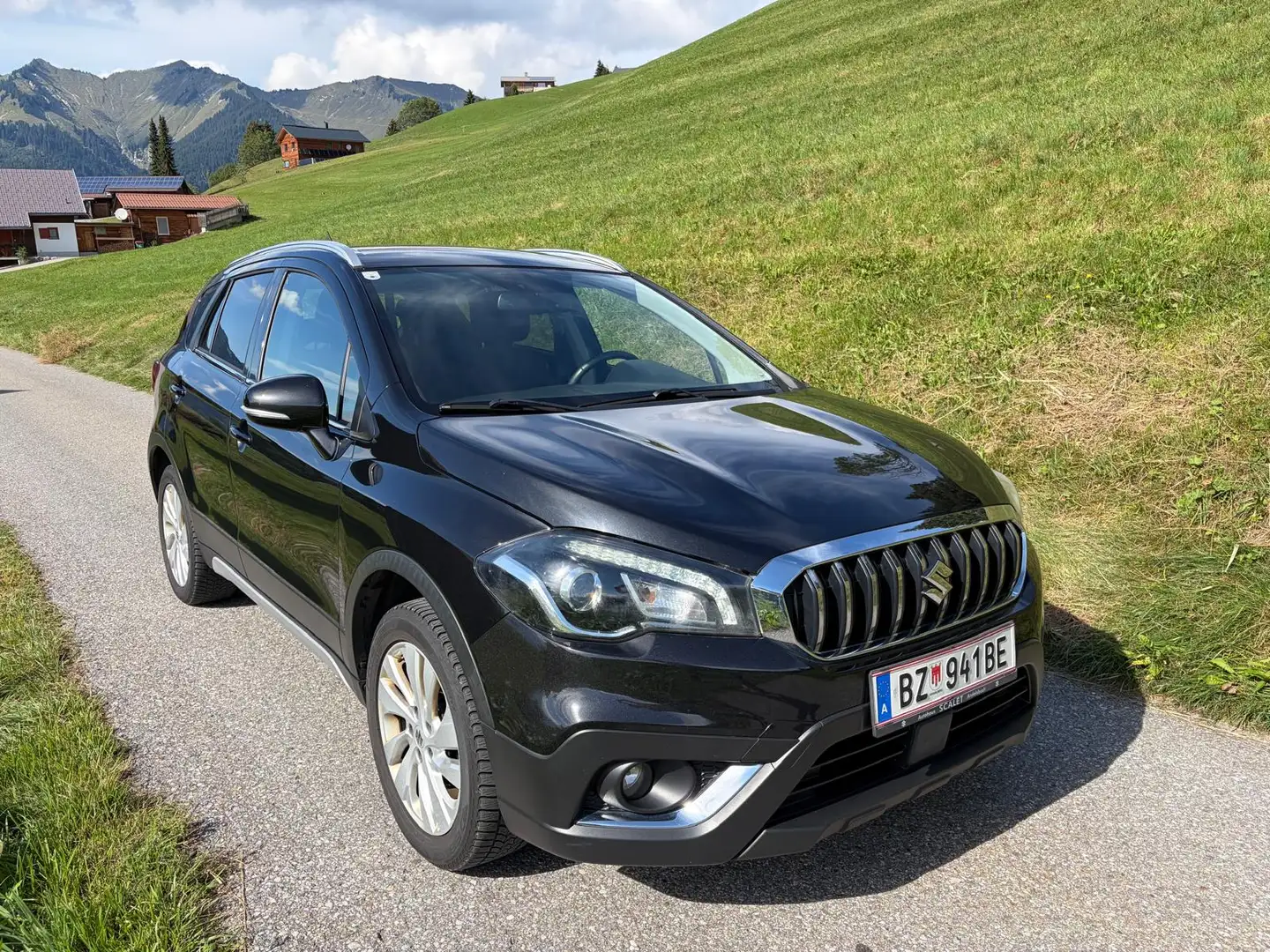 Suzuki SX4 S-Cross SX4 S-Cross 1,0 DITC 4WD shine shine Schwarz - 2