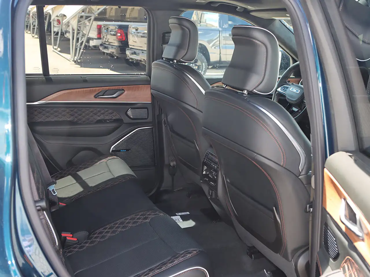Jeep Grand Cherokee снимка Jeep Grand Cherokee