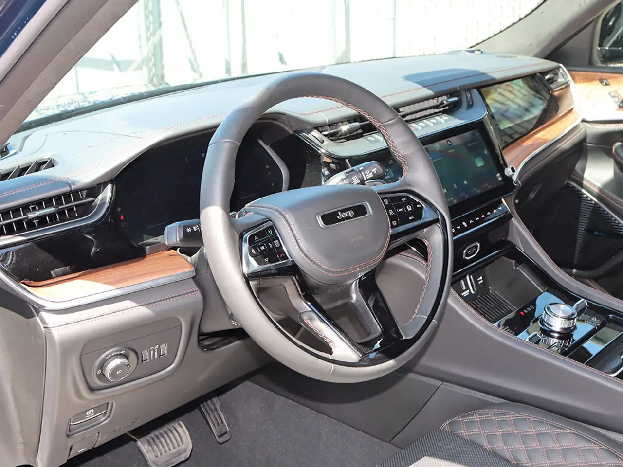 Jeep Grand Cherokee снимка Jeep Grand Cherokee