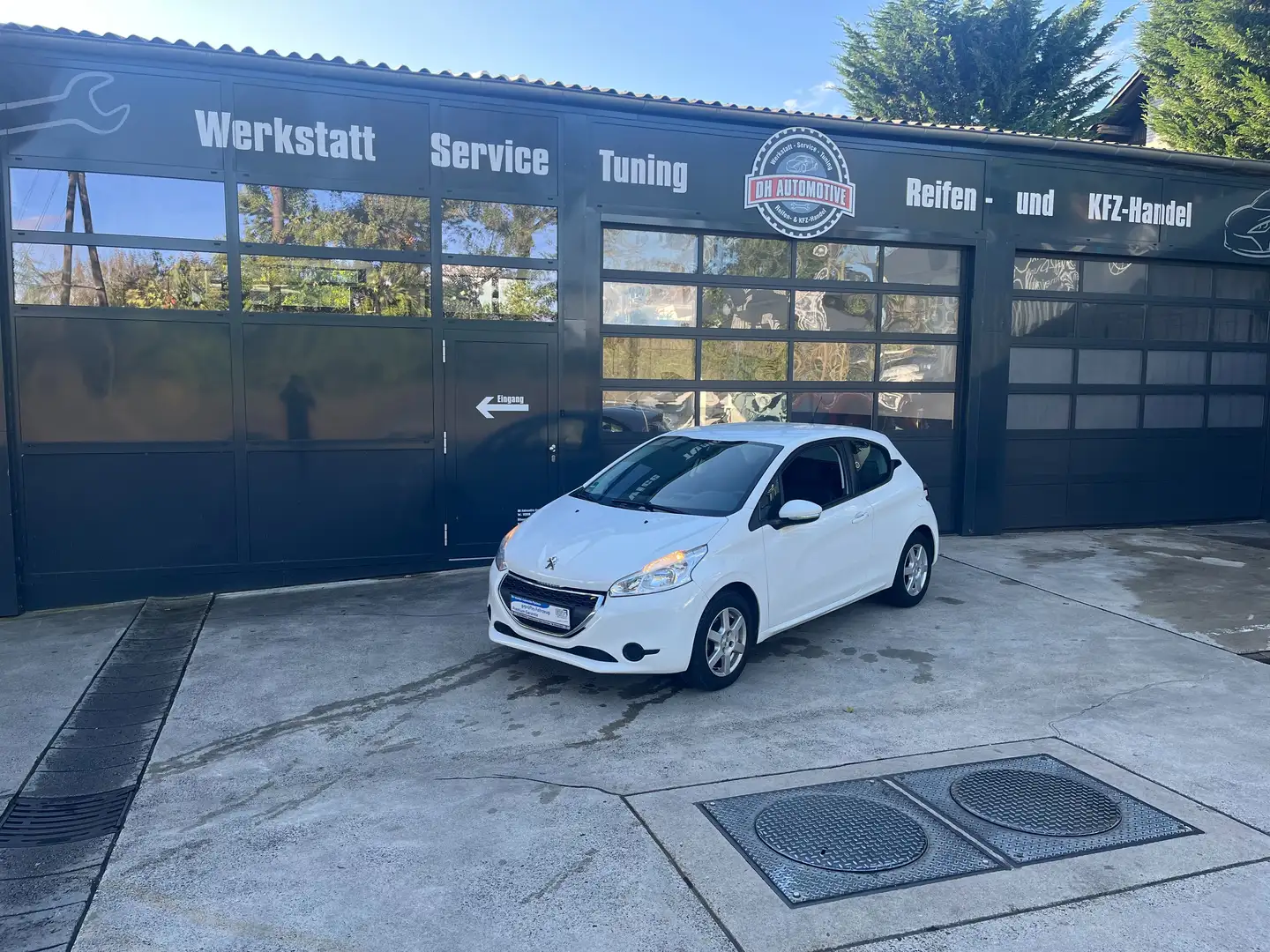 Peugeot 208 Active  Viele Neuteile Zahnriemen mit Mängeln Weiß - 2