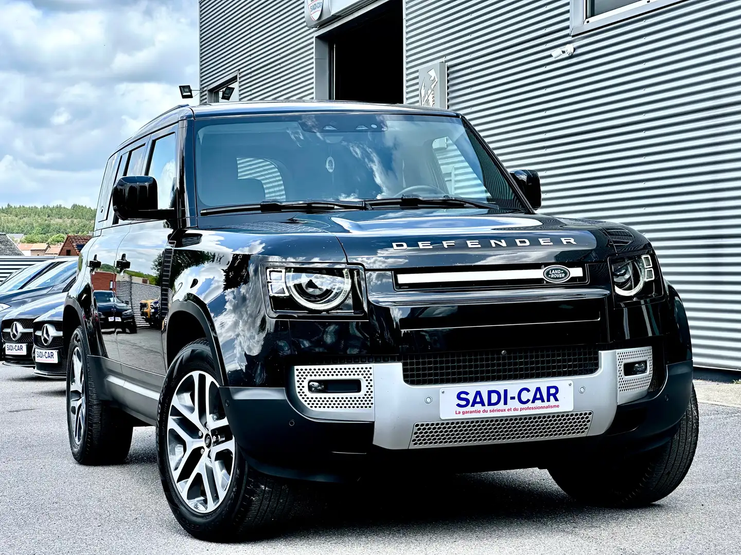 Land Rover Defender 110 - 3.0 D MHEV D250 Dynamic SE Noir - 1