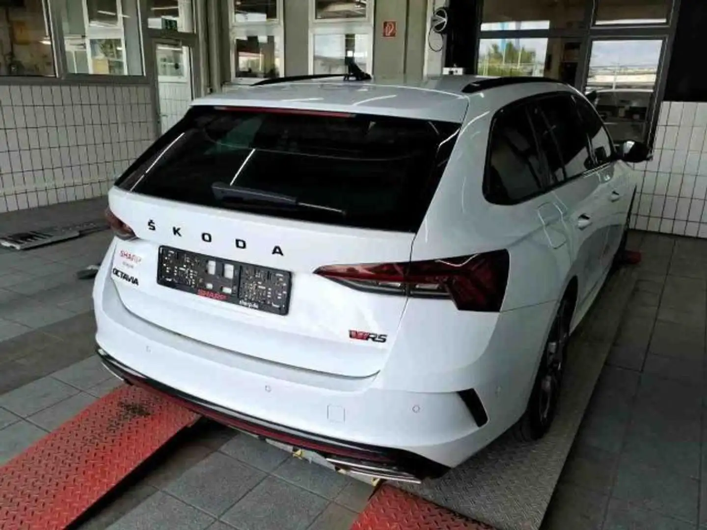 Skoda Octavia Combi 2.0 TDI DSG RS*CANTON*HUD*MATRIX*A Weiß - 2
