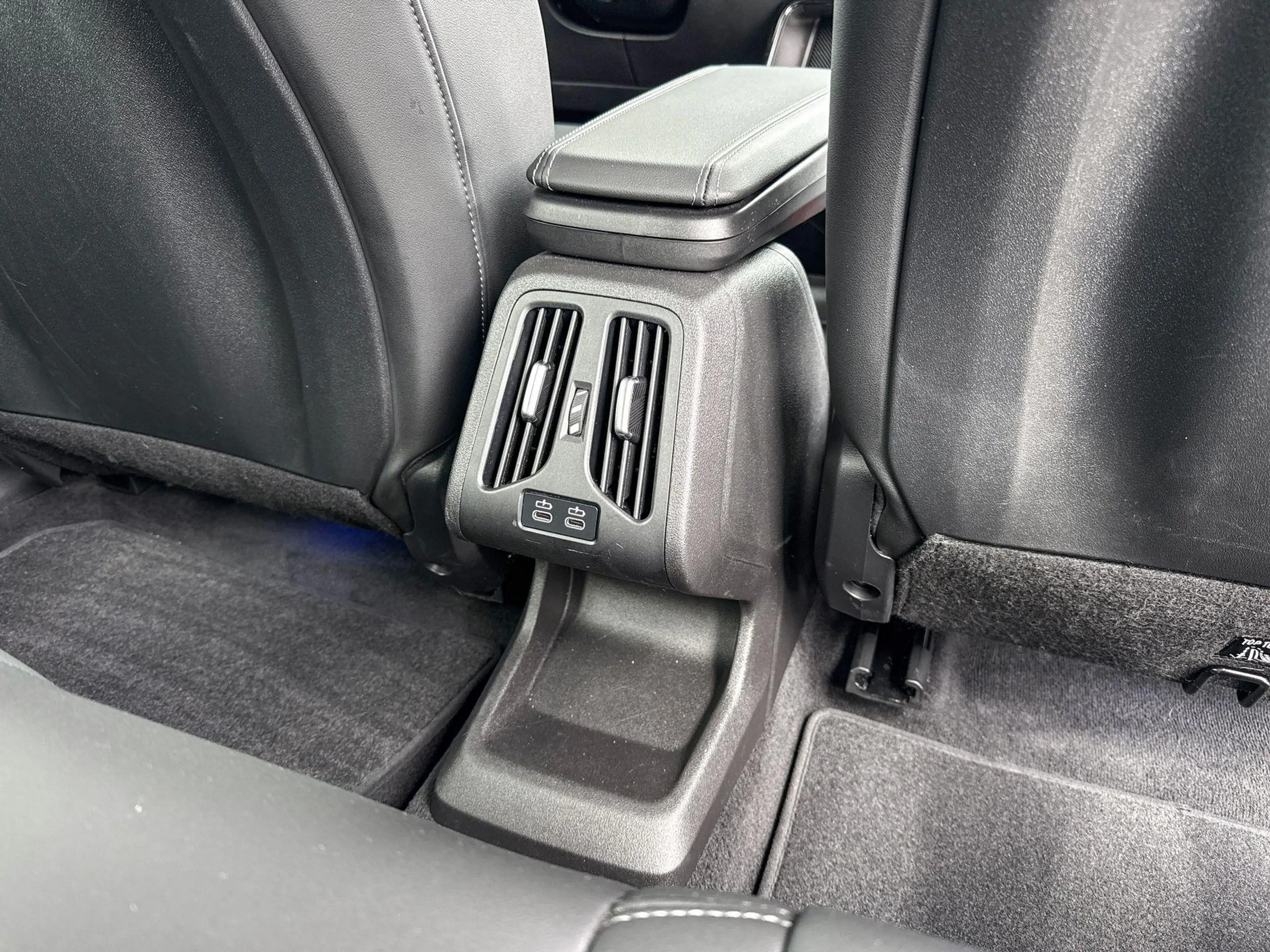 BMW iX1 eDrive20 67 kWh — photo 9