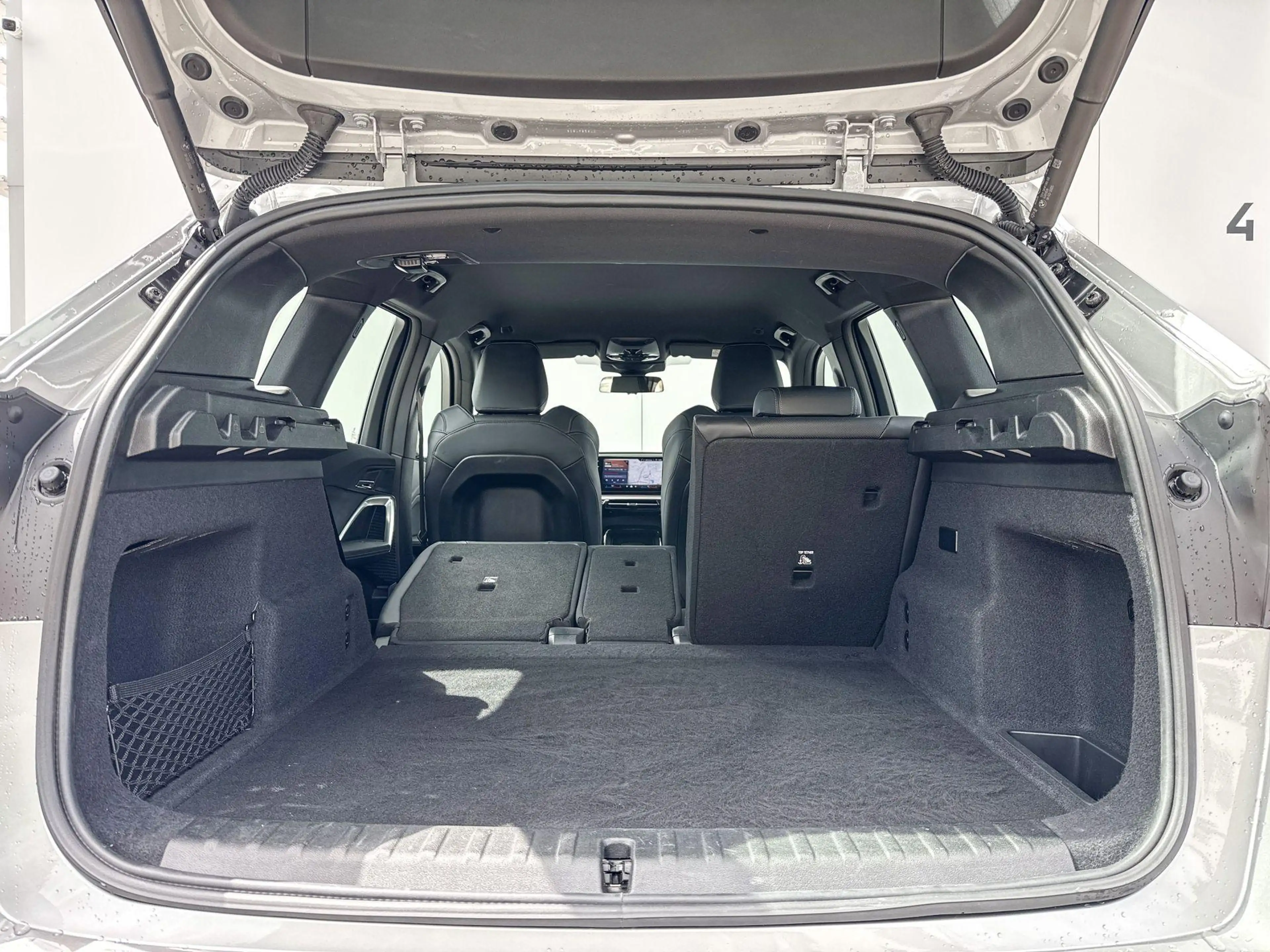 BMW iX1 eDrive20 67 kWh — photo 10