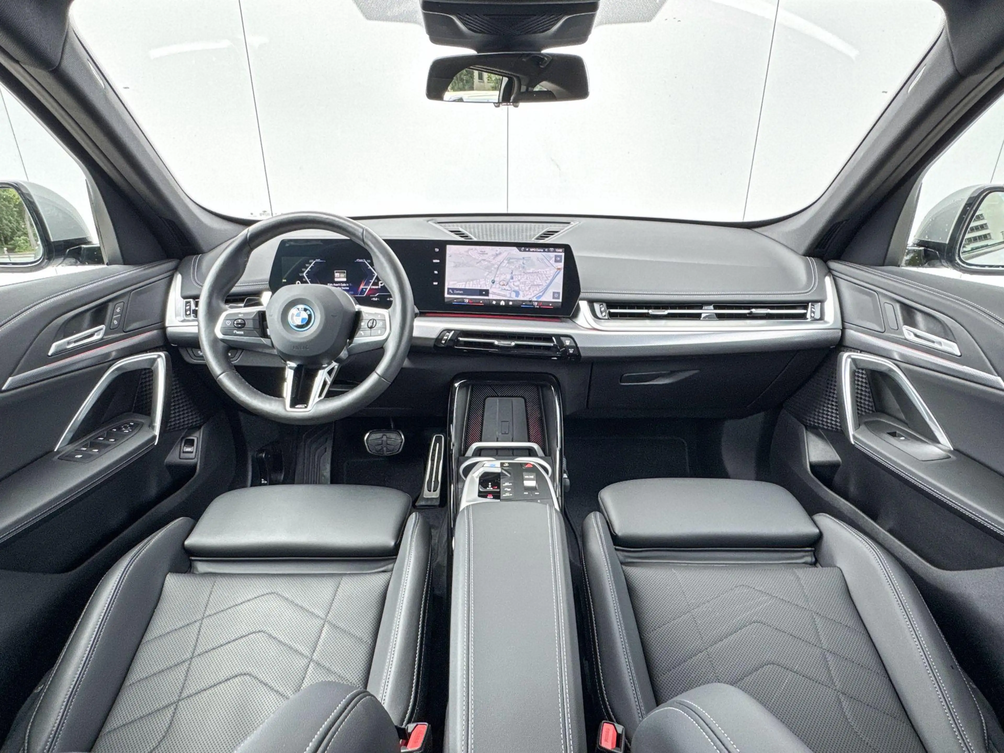 BMW iX1 eDrive20 67 kWh — photo 13