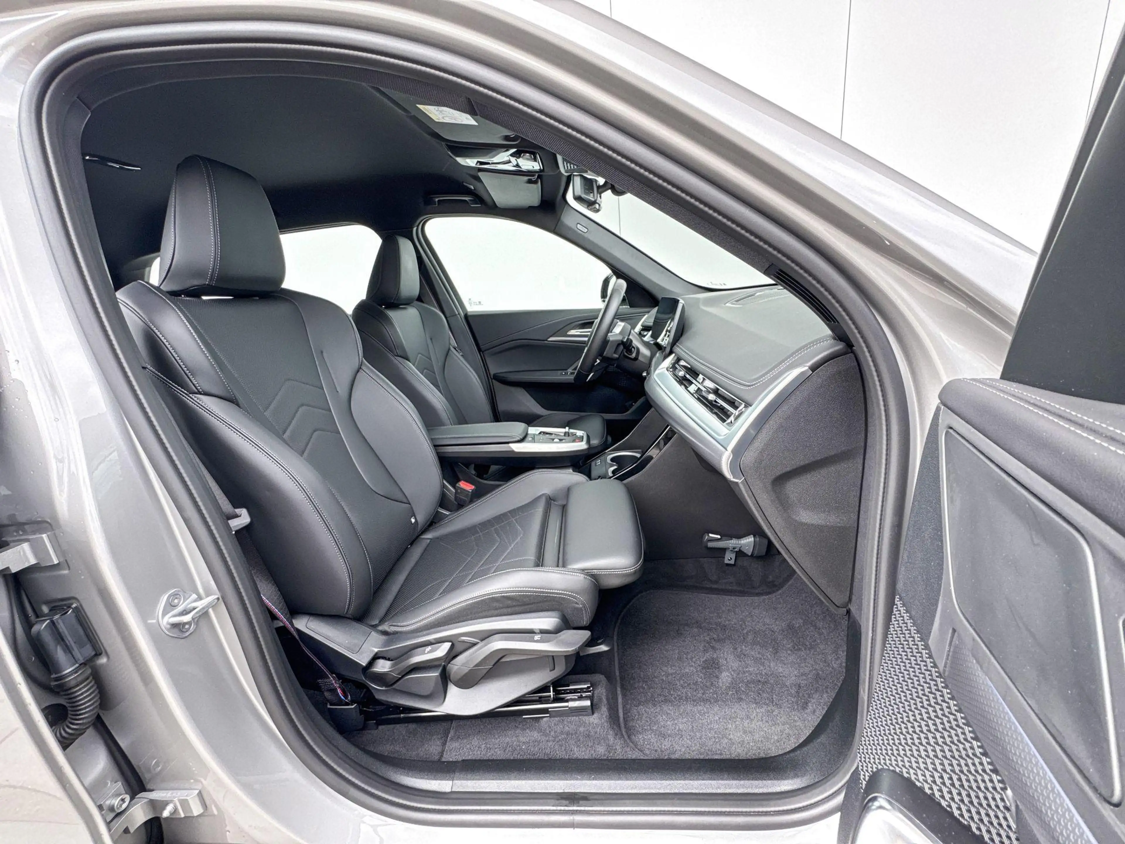 BMW iX1 eDrive20 67 kWh — photo 6
