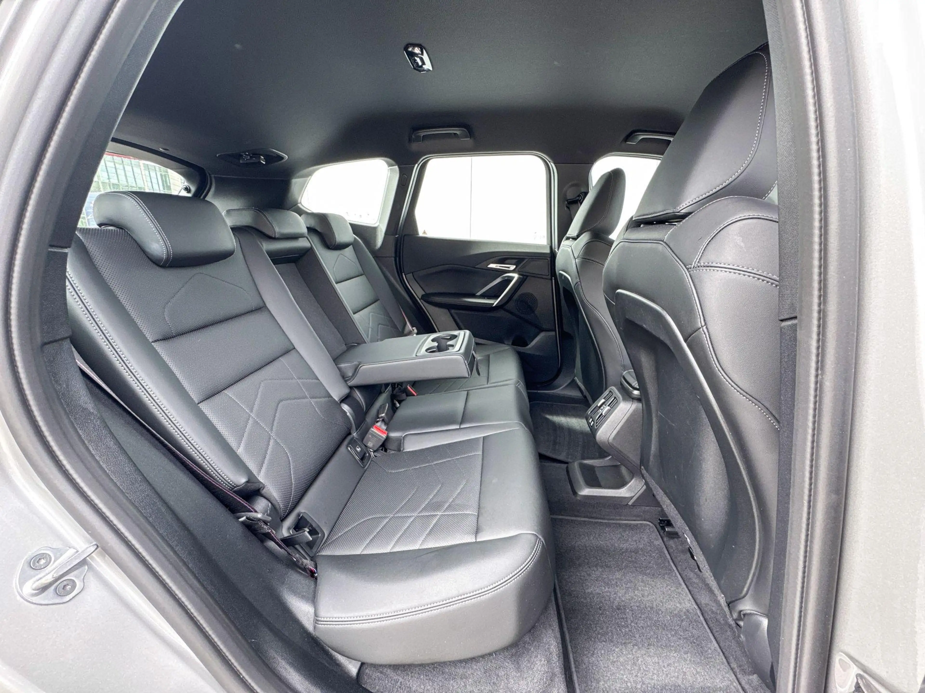 BMW iX1 eDrive20 67 kWh — photo 8