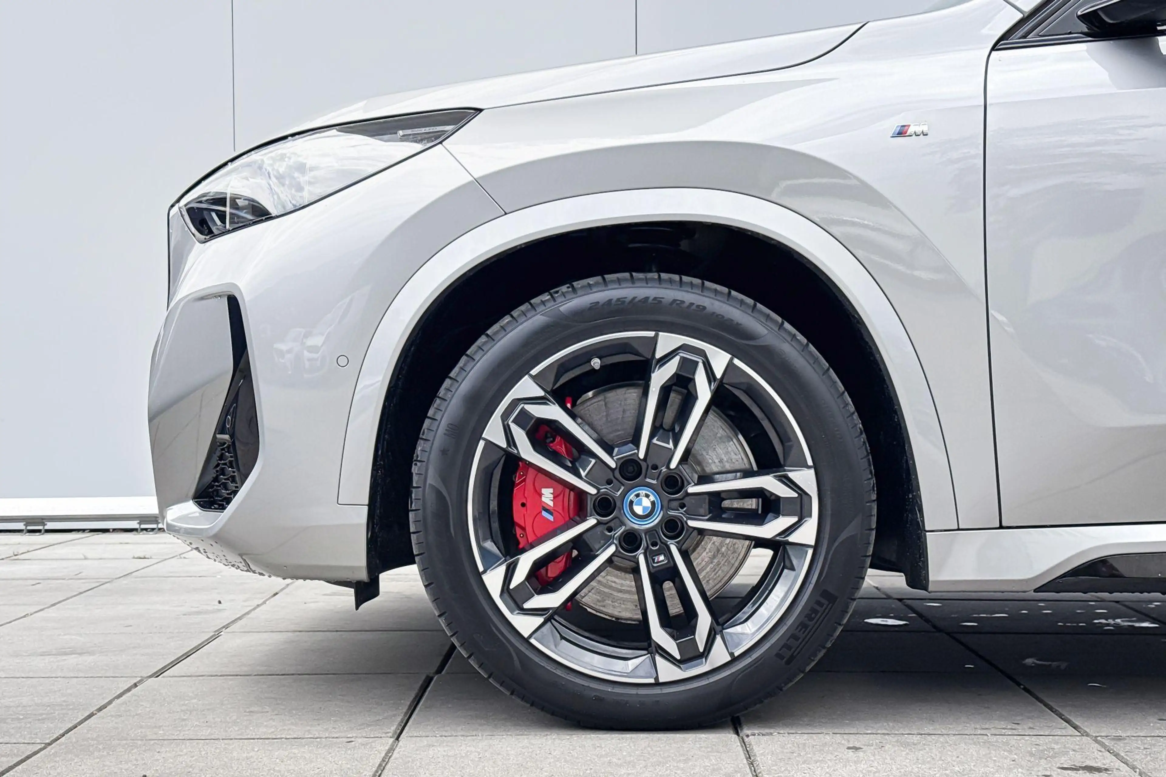 BMW iX1 eDrive20 67 kWh — photo 3