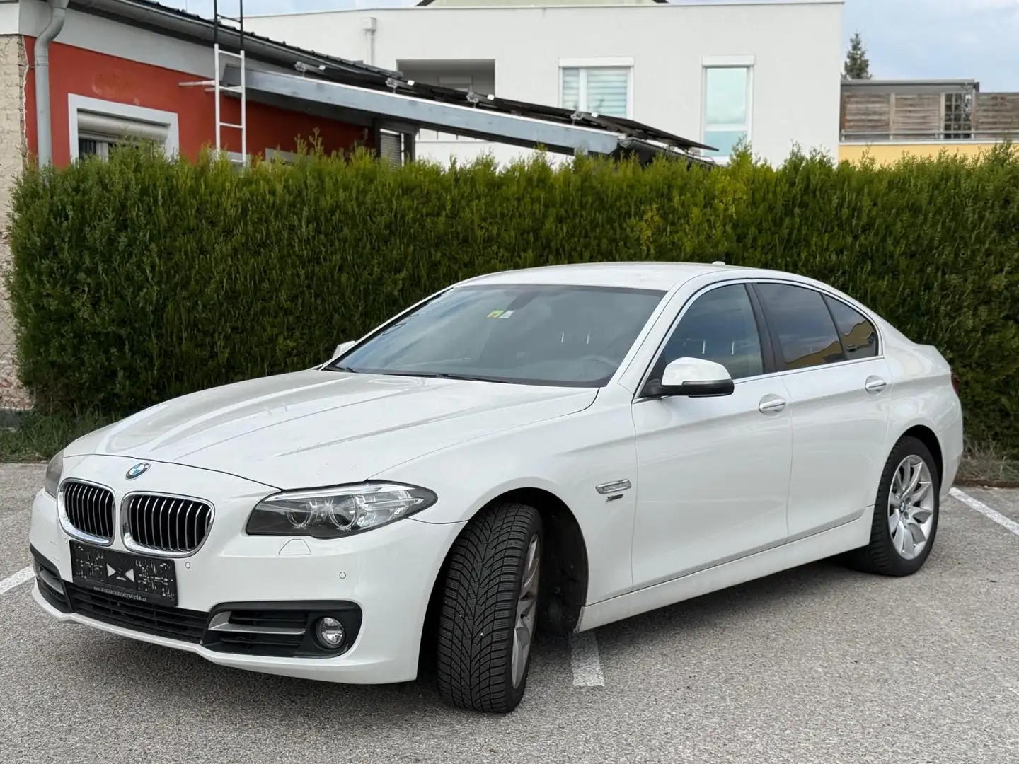BMW 520 520d xDrive Limousine F10 B47 Weiß - 2