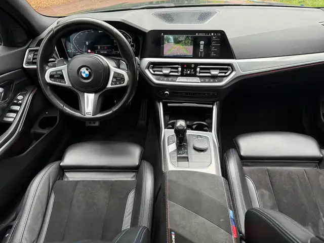 BMW 3 Series view 11