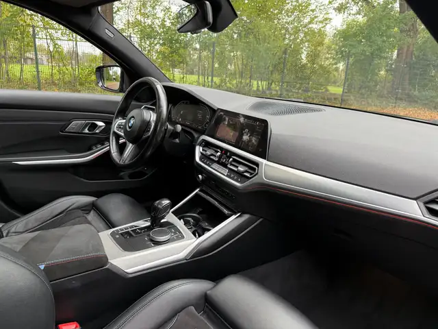 BMW 3 Series view 13