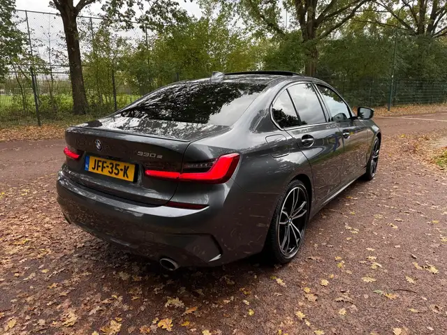 BMW 3 Series view 6