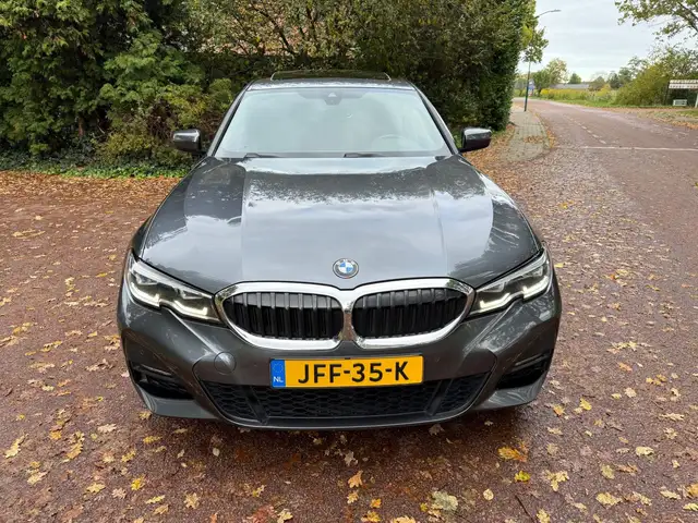 BMW 3 Series view 2