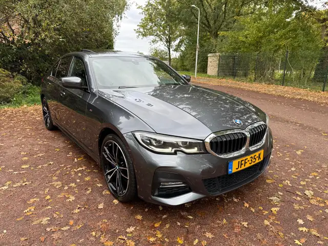 BMW 3 Series view 8