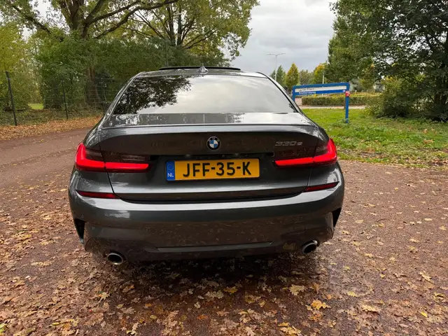 BMW 3 Series view 5