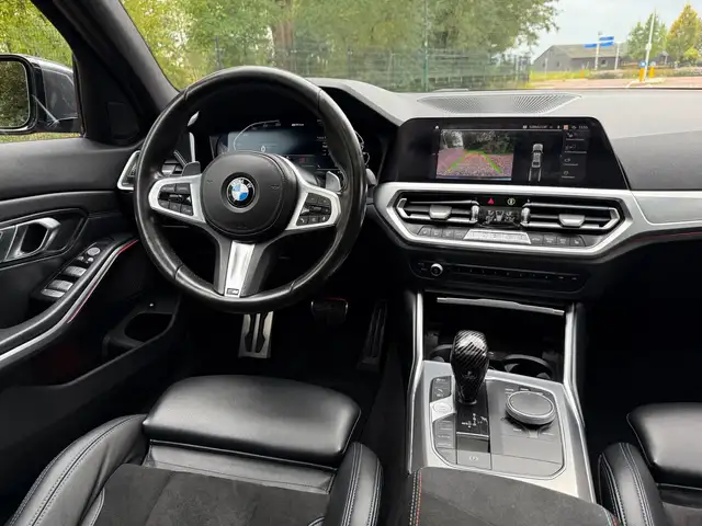 BMW 3 Series view 14