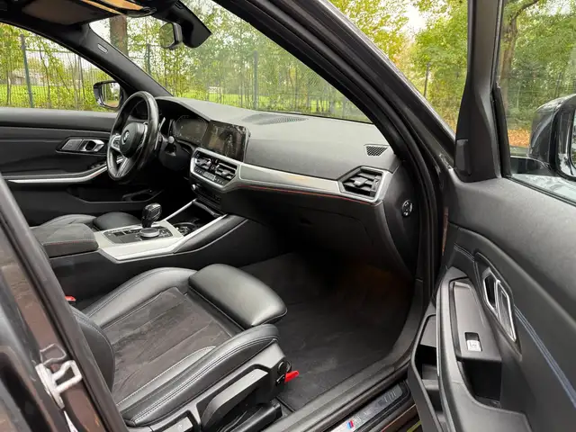 BMW 3 Series view 12