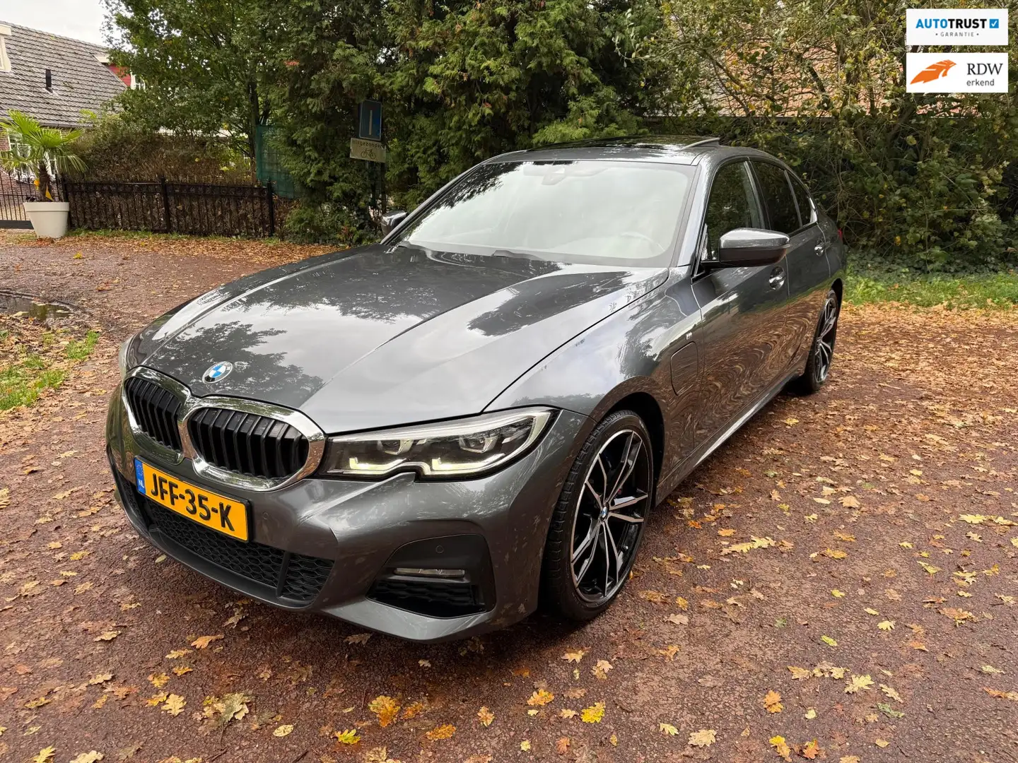 BMW 330 3-serie 330e High Executive M-Sport / Navi / Xenon Grijs - 1