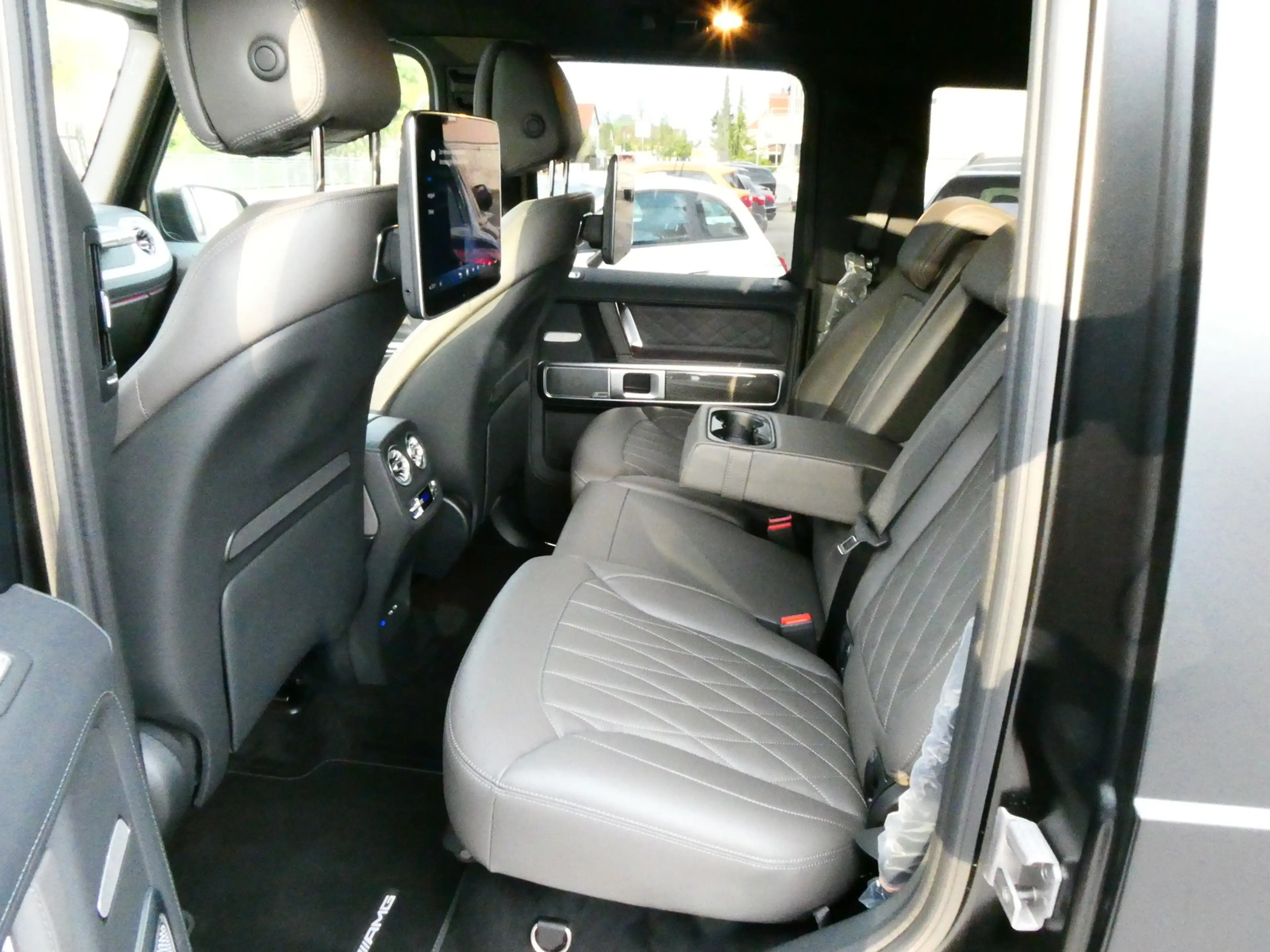 Mercedes-Benz Others G63 AMGVOLL A22+ENTERTA+CARBON+GMAN+WINTER+STAND — photo 11