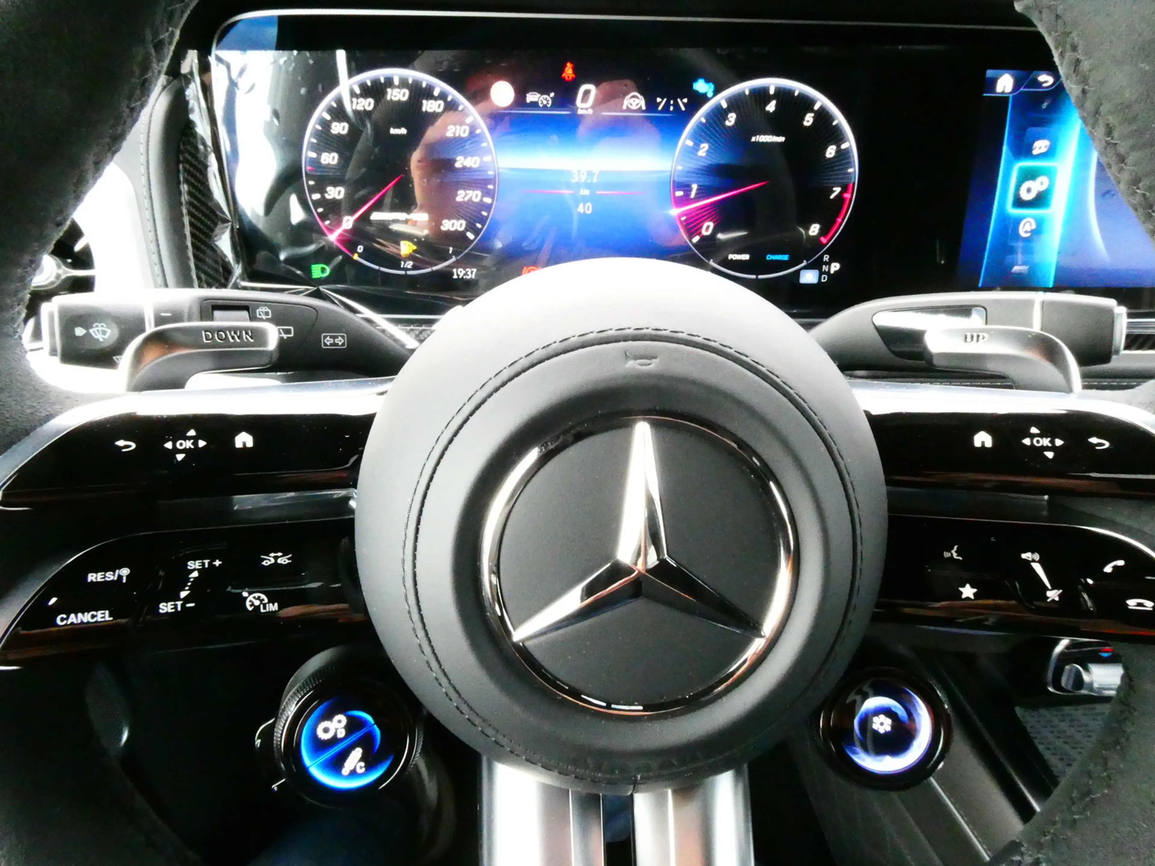 Mercedes-Benz Others G63 AMGVOLL A22+ENTERTA+CARBON+GMAN+WINTER+STAND — photo 14