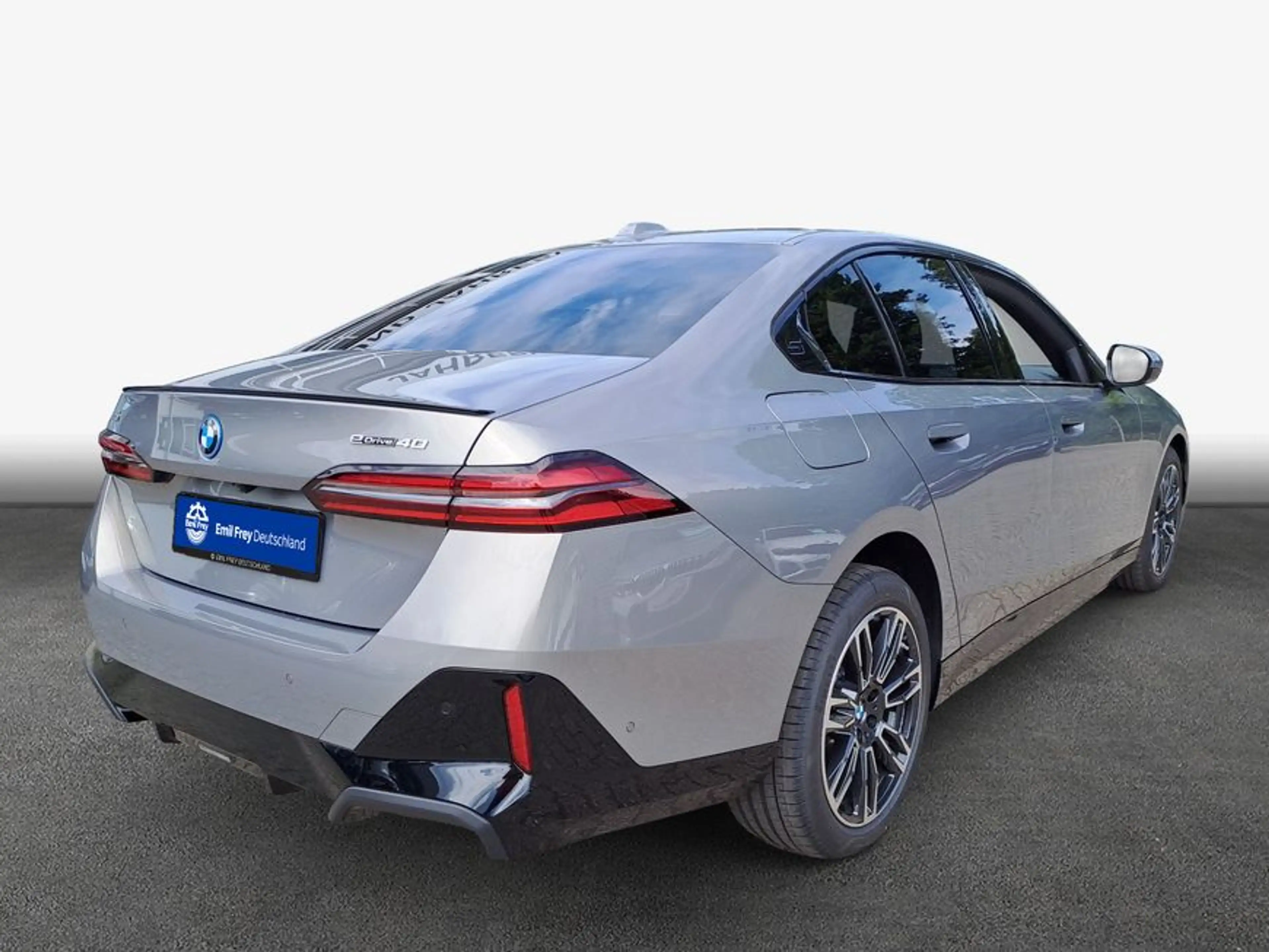 BMW i5 eDrive40 250 kW, 4-türig (Strom) — photo 2