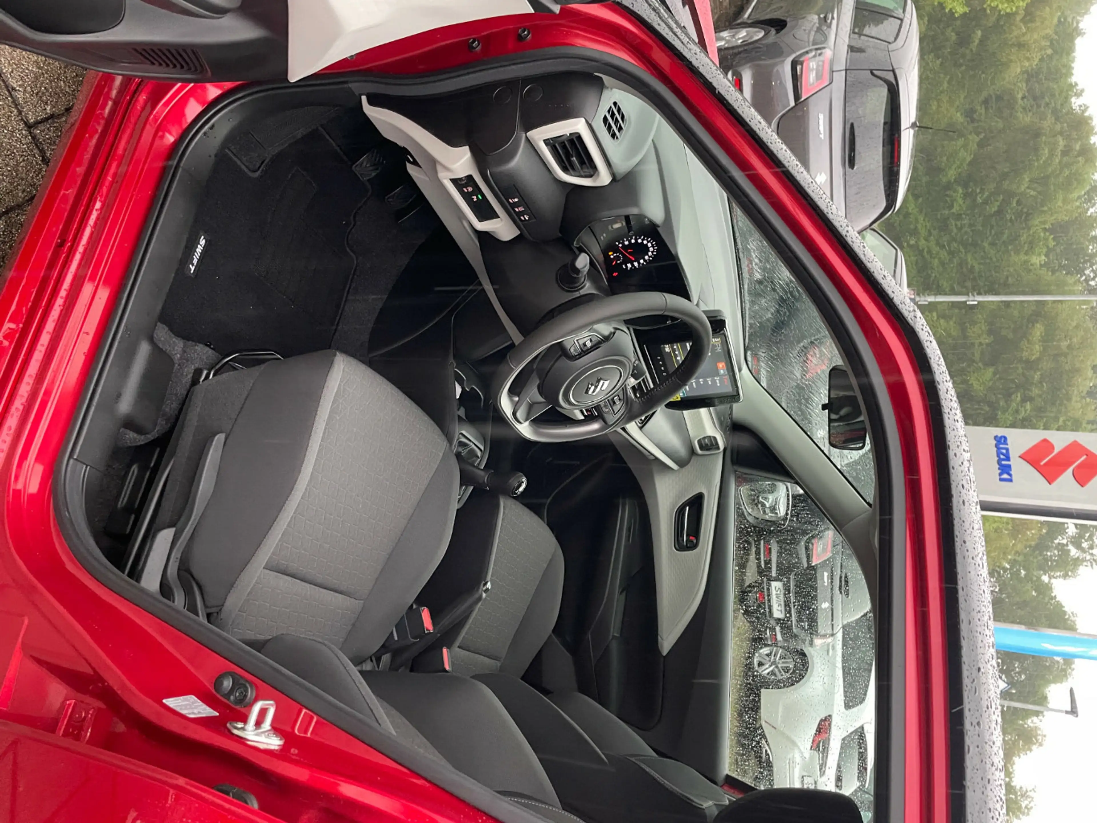 Suzuki Swift 1.2 Dualjet Hybrid 61 kW Comfort — photo 3
