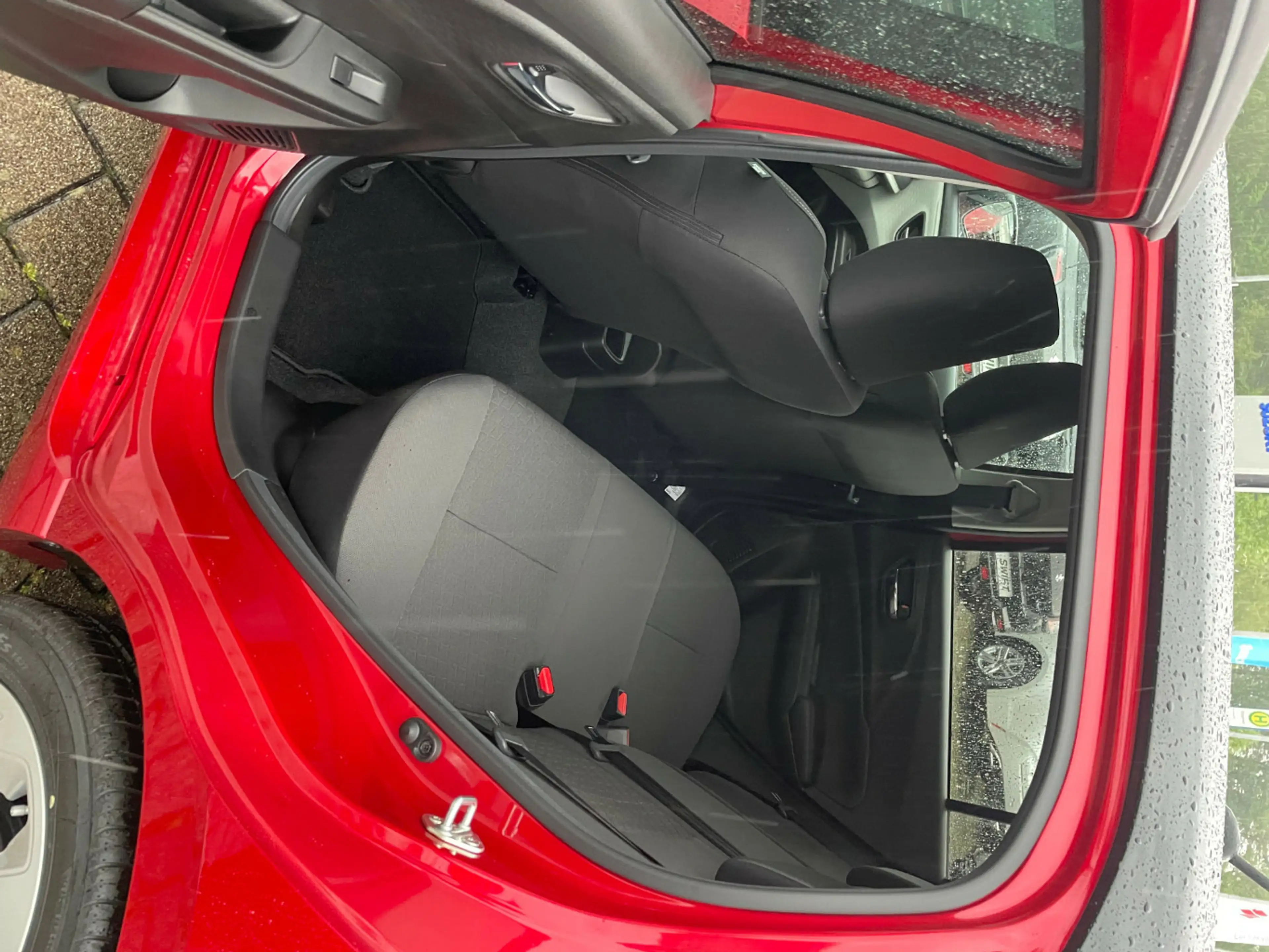 Suzuki Swift 1.2 Dualjet Hybrid 61 kW Comfort — photo 4