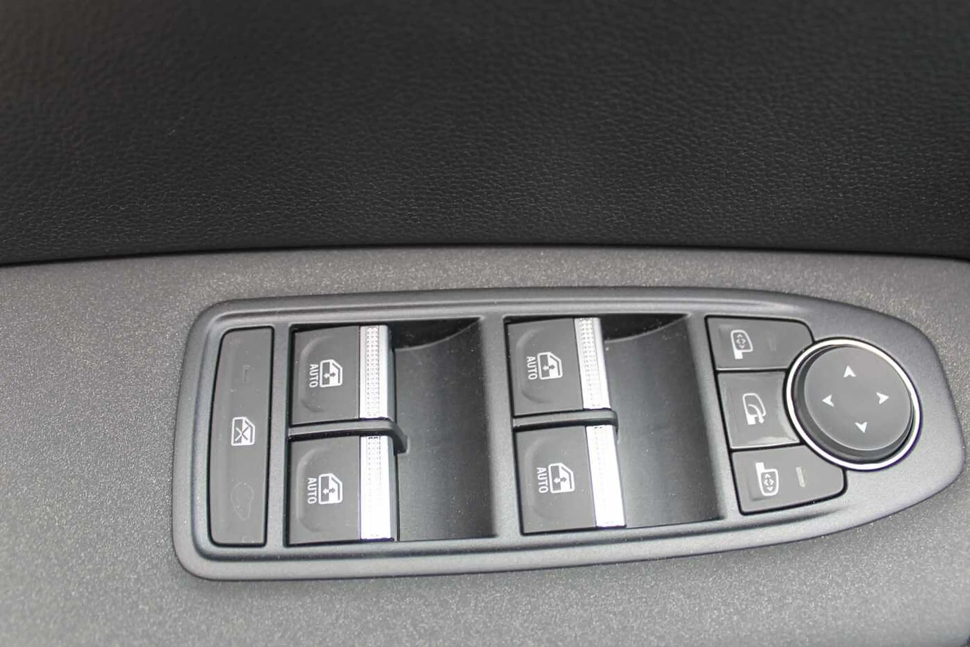 Renault Symbioz TCe 140 Mild-Hybrid EVOLUTION *KAMERA/LED/CARPLAY* — photo 6