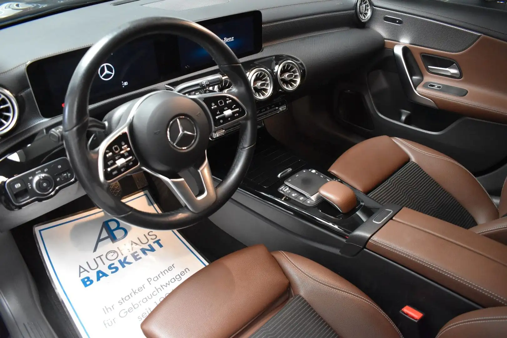 Mercedes-Benz CLA 200 d*AMBIENTE*NIGHT-PAKET*NAVI*SHZ*T-LEDER* Negro - 2