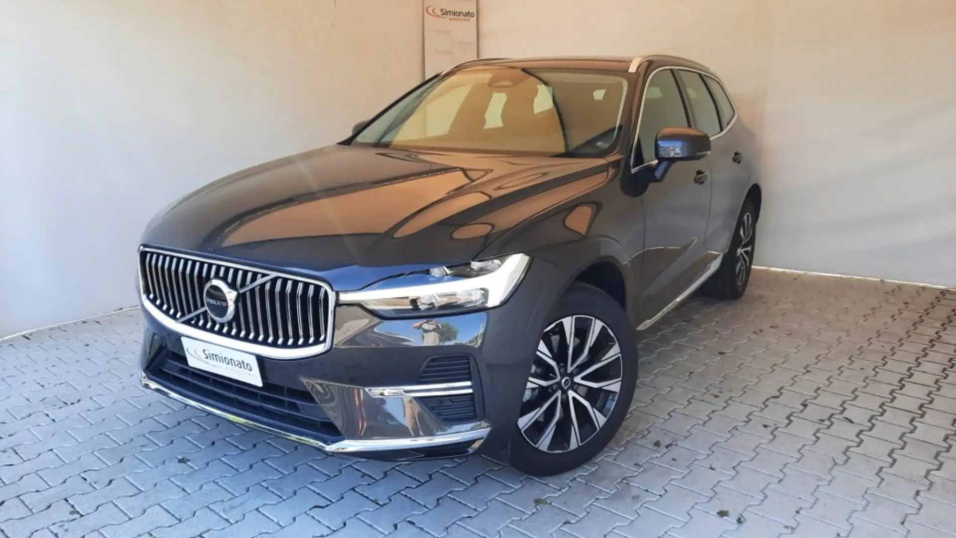 Volvo XC60 B4 (d) automatico Plus Bright Marrone - 1