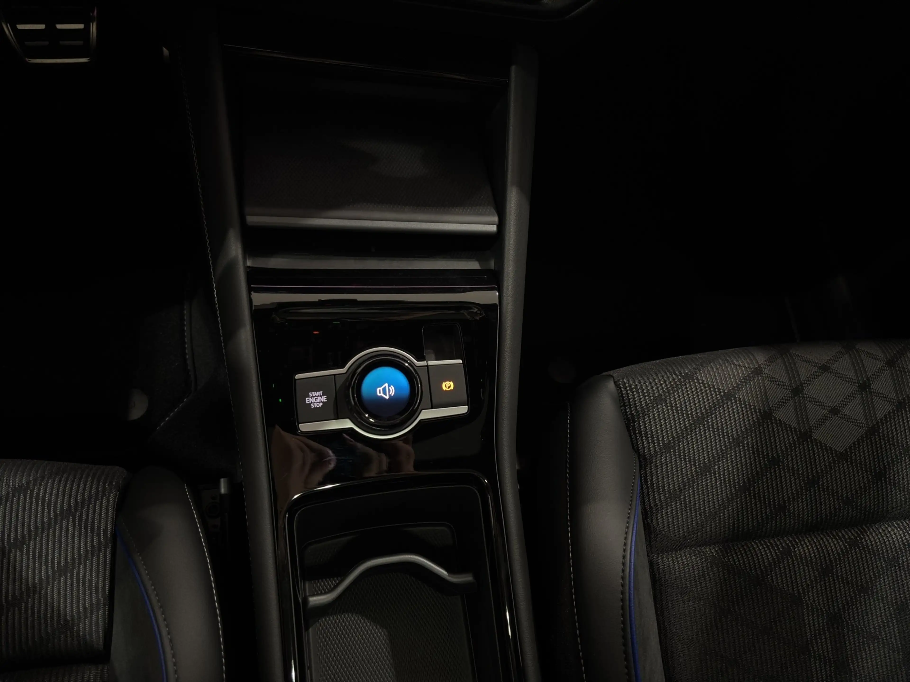 Volkswagen Tayron R-Line (WR/AHK/BlackStyle) 2.0 l TSI 4MOTION 7-Gan — photo 14