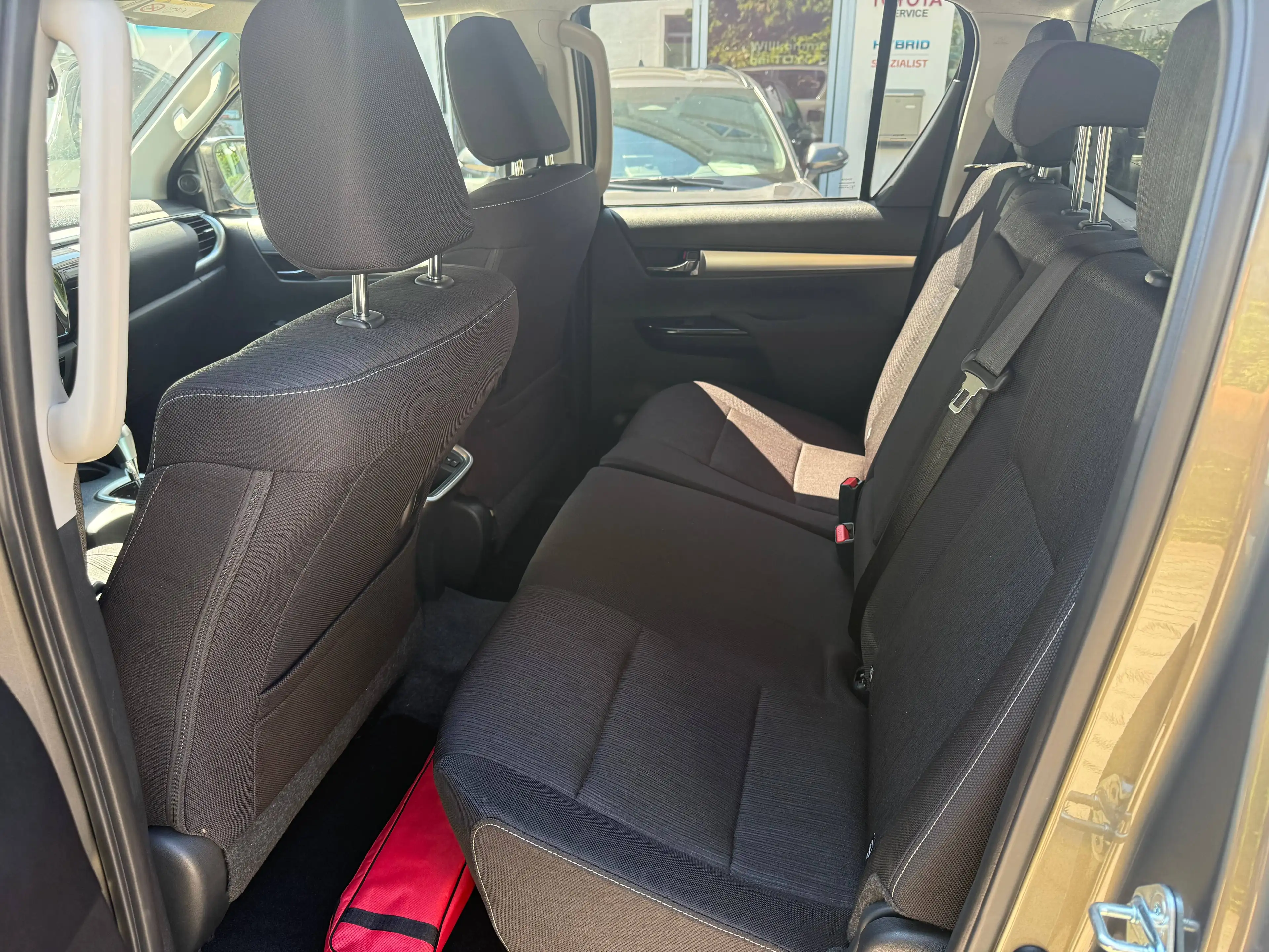 Toyota Hilux HiLux 4x4 Double Cab Autm. Executive,AHK,Navi,360°Kamera — photo 8