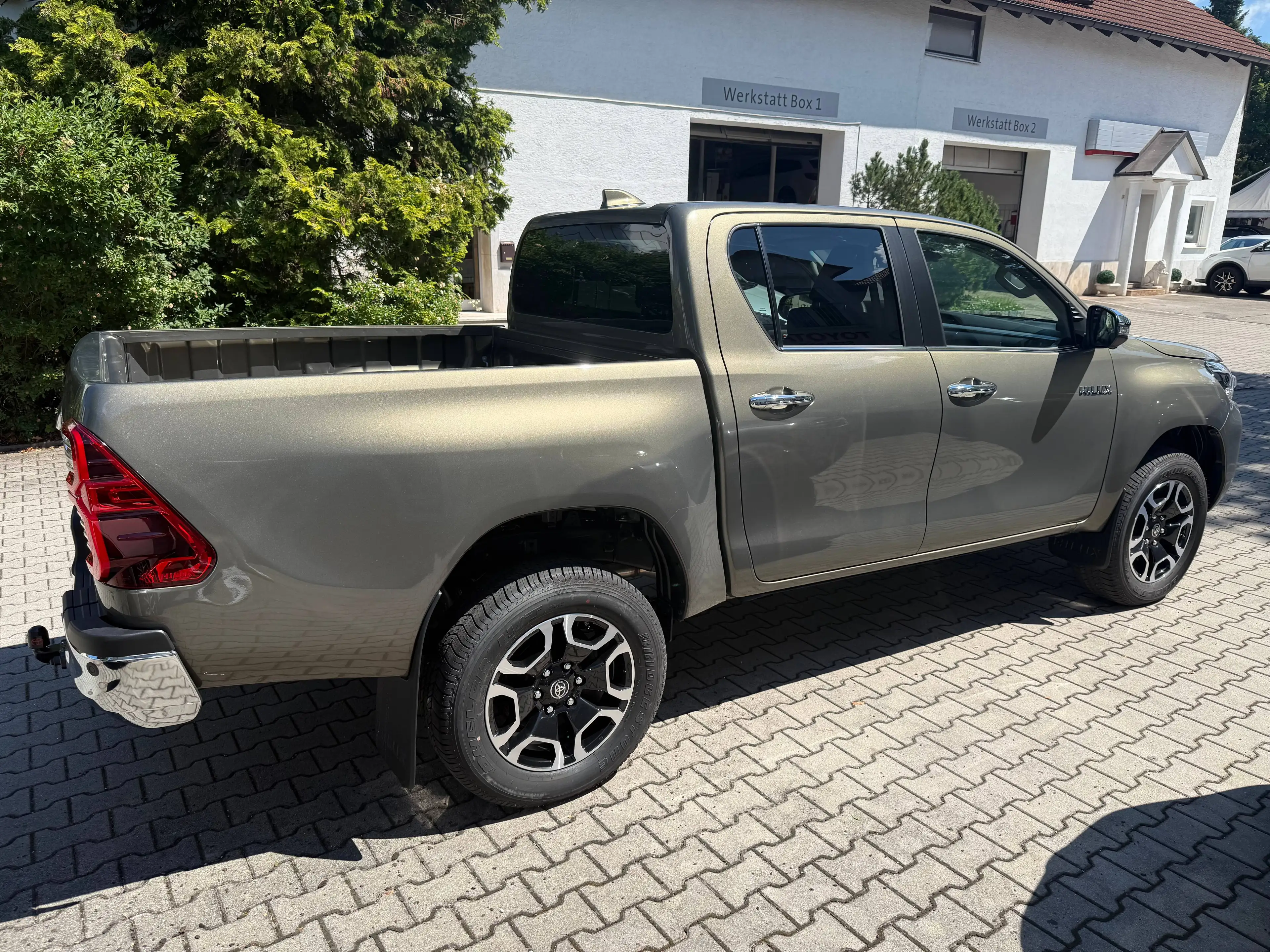 Toyota Hilux HiLux 4x4 Double Cab Autm. Executive,AHK,Navi,360°Kamera — photo 4